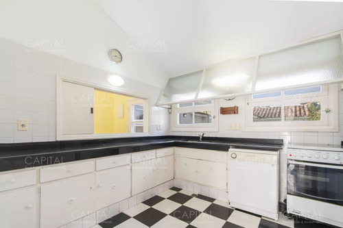 Casa De Construccion Tradicional En Playa Brava, Punta Del Este En Venta