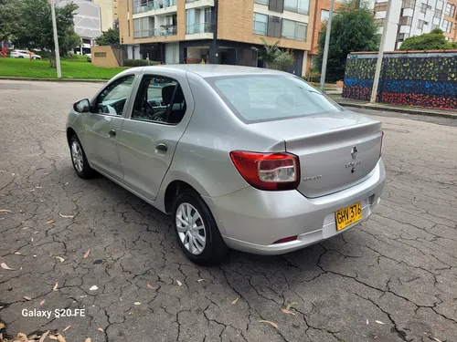 Renault Logan 1.6 Privilege / Intens