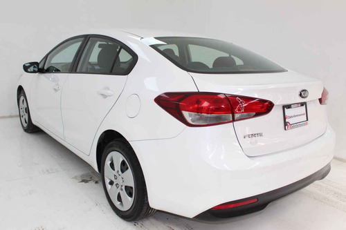 Imagen 7 de 13 de Kia Forte Sedan 2018 4 Cilindros