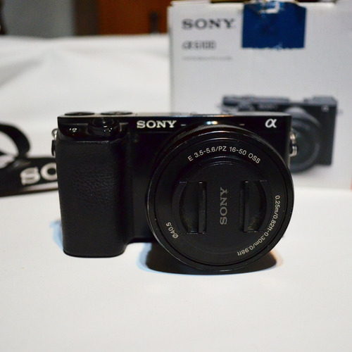 Sony Alpha Kit 6100 + Lente 16-50mm F/3.5-5.6 Oss Ilce-6100