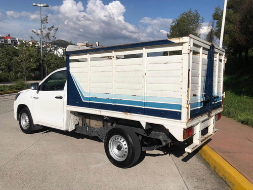 Imagen 3 de 12 de Toyota Hilux Cabina Sencilla