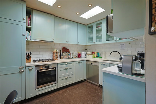 Casa En Venta De 3 Dormitorios Mas Servicio En Las Condes