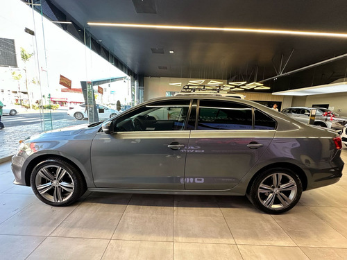Volkswagen Jetta 2.5 Sportline Tiptronic At