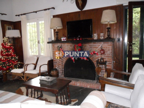 Imagen 3 de 30 de Casa Ubicada En Playa Mansa 6 Dormitorios