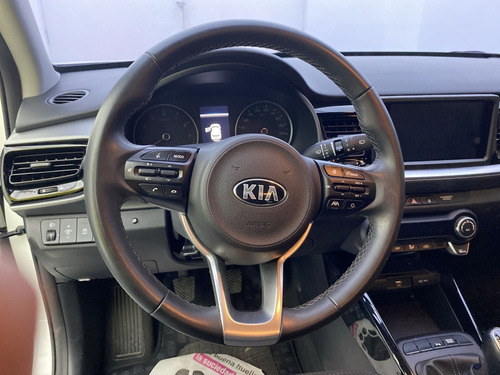 Imagen 15 de 25 de Kia Stonic Zenith Hybrid 1.0 2022