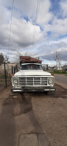 Imagen 2 de 8 de Ford 7000