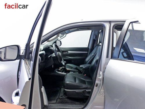 Imagen 15 de 25 de Toyota Hilux Srv 4x2 Turbo Diesel 2.8 2018 Excelente!!