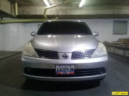 Nissan Tilda Sedan