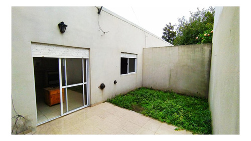 Imagen 4 de 6 de Ph En Venta - 1 Dormitorio 1 Baño 35mts2 - Berisso