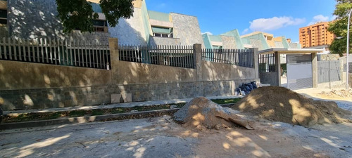 Imagen 2 de 14 de Townhouse En Venta En La Trigaleña 200mts Alexandra Ramírez 0414-704-1922