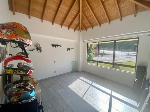 Casa En Venta En El Poblado, Loma De Los Balsos. Cod V10402