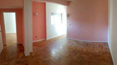 Imagen 12 de 30 de Piedras Al 1300 Y Av. Juan De Garay, San Telmo. Segundo Piso Por Escalera. 2 Ambientes. Superficie Total 80 M2. Super. Cubierta 42 M2. Terraza Anexable De 38 M2. Dormitorio Grande. Conexión Lavarropas