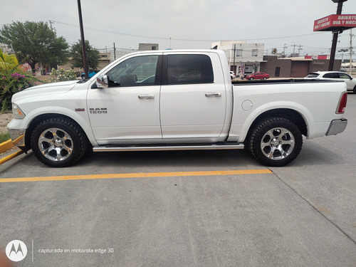 Dodge Ram 1500 LARAMIE 4X2 Doble Cab V8 5.7Lts. HEMI