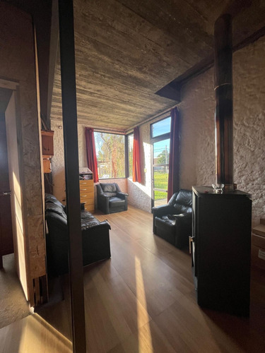 Casa De Dos Dormitorios En Balneario Los Pinos 2