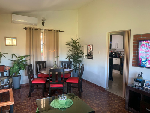 Se Vende Casa, 3 Dormitorios, Con Amplio Terreno, A 1 Cuadra De La Playa, En Lomas De Solymar. Ciudad De La Costa.