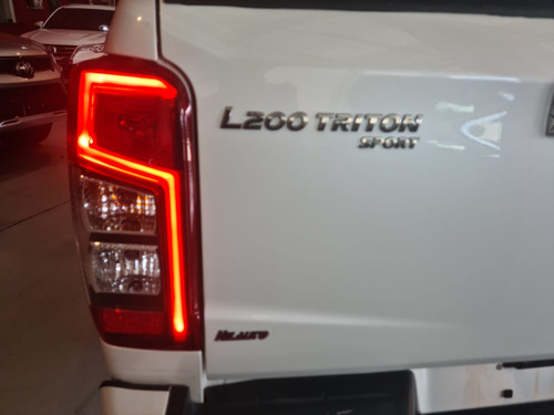 Mitsubishi L200 Triton 2.4 16V TURBO DIESEL SPORT HPE CD 4P 4X4 AUTOMÁTICO
