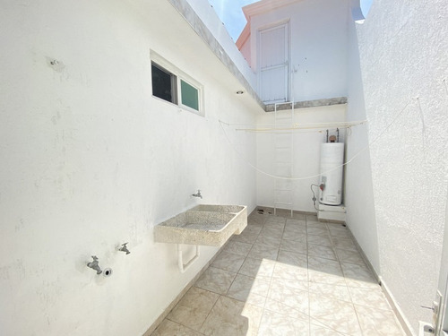 En Renta Anual Casa Sin Muebles En Lomas De Cocoyoc