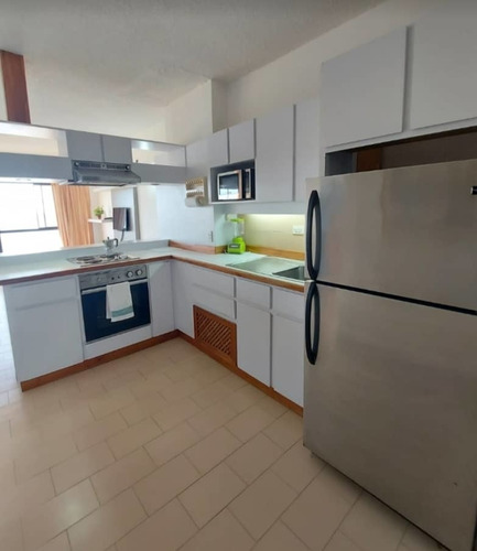 Imagen 4 de 10 de Apartamento Vacacional En Av Raúl Leoni