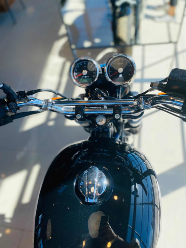 Royal Enfield Interceptor 650 Sunset Strip
