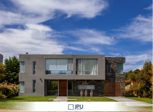 Casa En Venta Costa Esmeralda, Barrio Marítimo I.