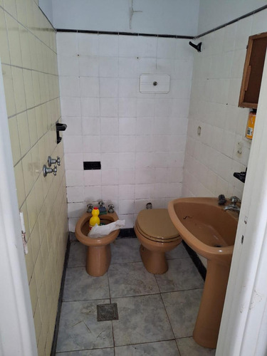 Venta - Oficina 2 Ambientes Con Terraza En Galería Comercial A Metros De La Estación San Isidro