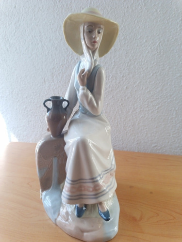 Dama Con Jarrón Figura De Porcelana Tipo Lladró...marca Nada