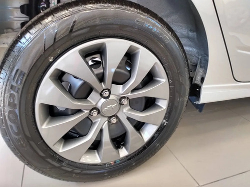 Imagen 15 de 18 de Chevrolet Onix 1.4 Joy Black