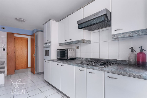 Amplio, Vista Despejada, 3 Dorm, 3 Baños, Servicios, Salita