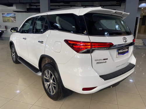 Imagen 10 de 16 de Toyota Hilux Sw4 Tdi Srx At L16 2019