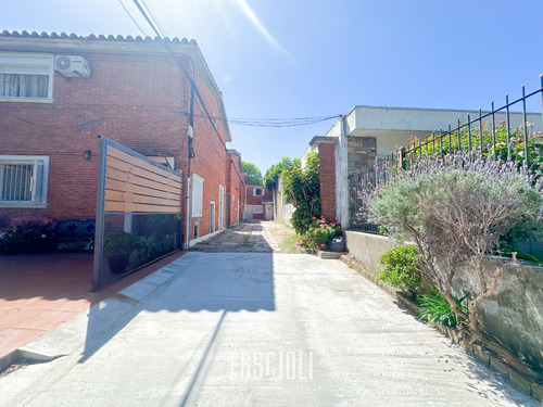 Apartamento Tipo Casa Sobre Av. Rivera Y Colombes