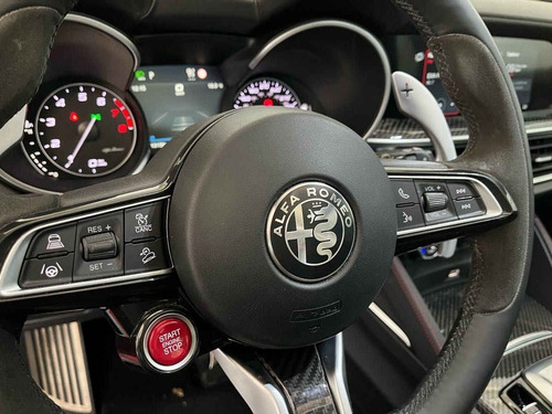 Alfa Romeo Stelvio 2.9L Quadrifoglio Verde V6 Bi-Turbo At