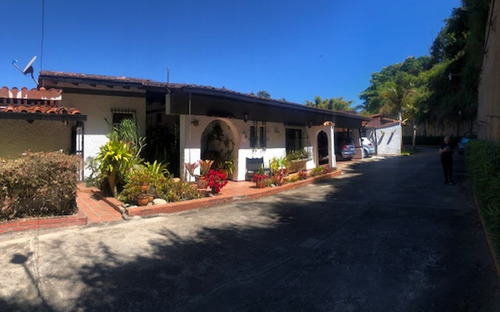 Se Vende / Alquila Amplia Casa 385m²-c Cerrada+5h+5b+3p+2m+vista A Ccs Y Avila-alta Hatillo-eg