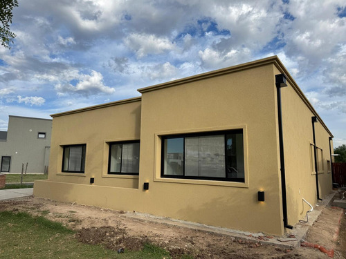 Venta De Casa 5 Ambientes A Estrenar En Barrio San Pablo