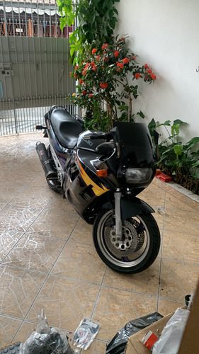 Suzuki Katana 96, 3odono Apenas Com Poucos Detalhes.