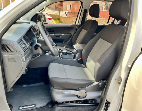 Imagem 14 de 15 de Amarok Cabine Dupla 4x4 Cambio Manual 2018 Completa Revisado
