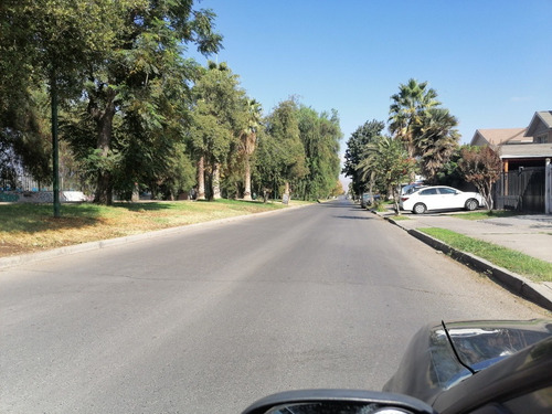 Casa Aislada De 3 Pisos, En El Rosal, Con 3 Estacionamientos