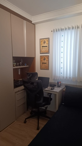 Apartamento De Dois Dormitórios Com Móveis Planejados.