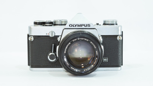Imagem 1 de 10 de Câmera Olympus Om-1 + Zuiko 50mm F/1.4 + Estojo + Filme