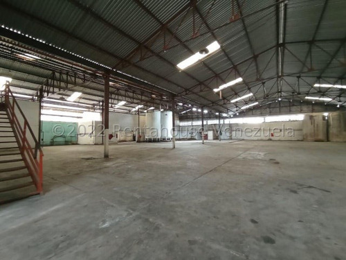 Galpon En Venta En La Av. Intercomunal Maracay. S/ La Providencia 25-12948 More