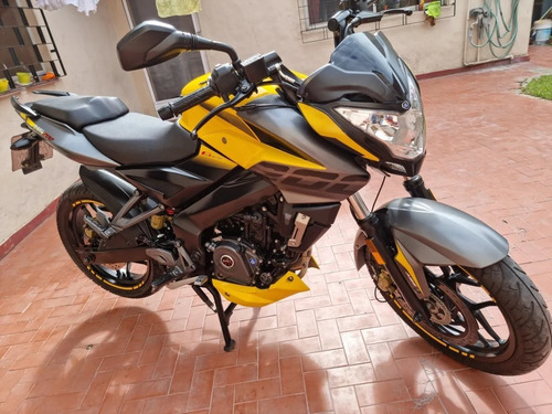 Rouser 200