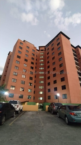 En Venta Espacioso Apartamento En Colinas De La Tahona