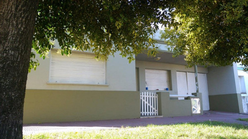 Casa En Venta - 2 Dormitorios 1 Baño - Cochera - 600mts2 - Chillar, Azul