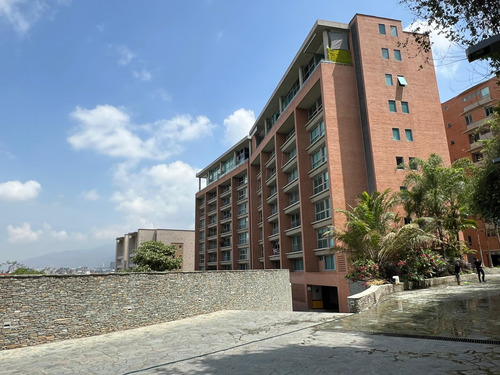 Se Vende/alquila Apto 208m² En Lomas De Chuao - 3h+s/1b+s/2e 