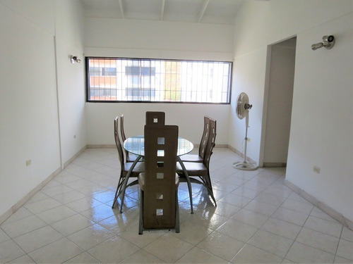 Imagen 4 de 12 de Excelente Apartamento En La Quinta A Un Precio Regalado.