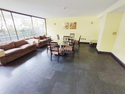Excelente Ubicación! 3 Habitaciones 2 Baños + 1 Est 1 Bod