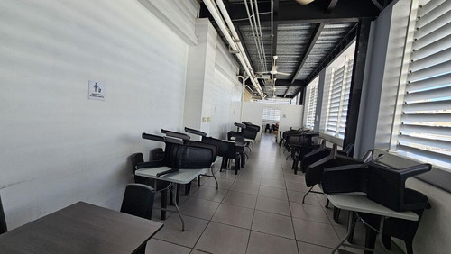 Local En Alquiler En 1er Nivel De Plaza Comercial En Naco, Santo Domingo, 275m2