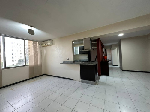 Tibisay Rojas Vende Apartamento En Residencias San Andres. Urbanizaciòn El Bosque   Cod. 217520