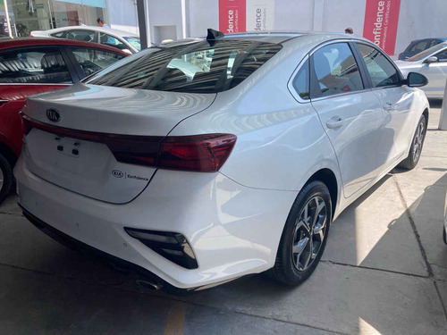 Imagen 3 de 15 de Kia Forte Sedan 2021 4p Ex L4/2.0 Aut