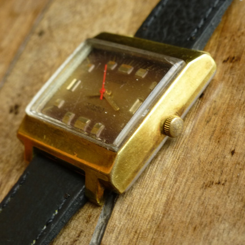 Imagen 3 de 6 de Silvana Tv Rectangular Antiguo Oro Enchape Reloj 28221swt