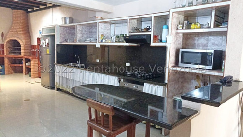 Linda Y Conservada Casa En Urbanismo Privado La Piedad Norte Cabudare Gabriela C